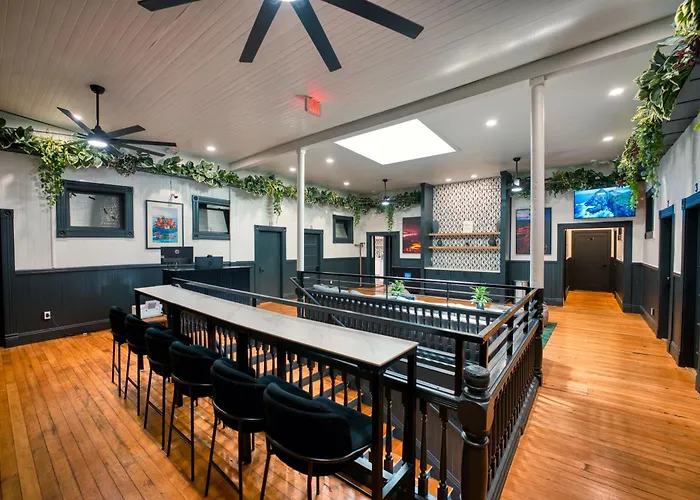 Howzit Hostels Hawaii